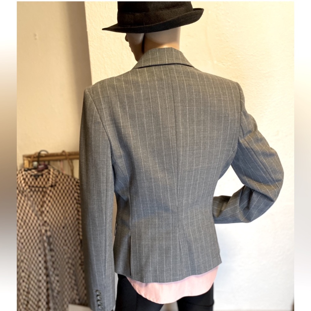 Lady’s grey blazer size M